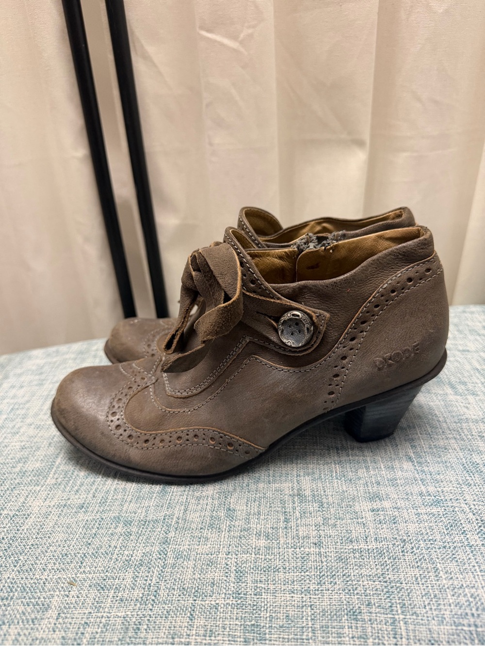 Dkode Vintage Style Leather Brown Suede Lace-Up Ankle Booties